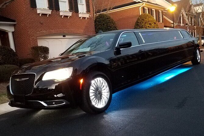 Las Vegas Strip at night like a Star with champagne by luxury limo - 3 or 5 hrs - Who Will Love This Experience?