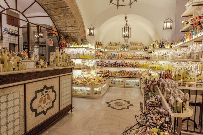 Learn how to make Amalfi limoncello - Learning the Origin and Crafting Process
