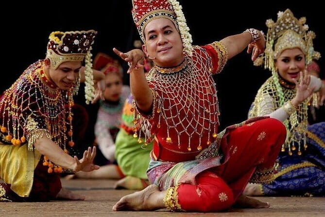 Learn Malaysian Traditional Dance and Costume Tour - An In-Depth Look at What to Expect