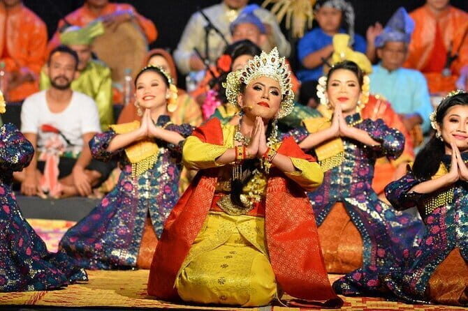 Learn Malaysian Traditional Dance and Costume Tour with Lunch - Key Points