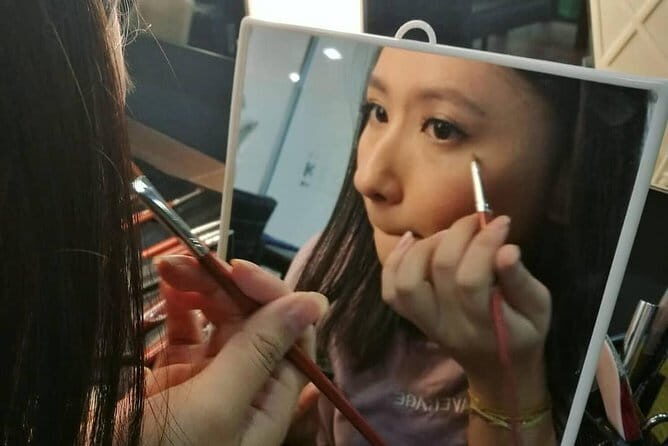 Learn to Makeup for Yourself Like a Pro - Is This Class Worth the Price?