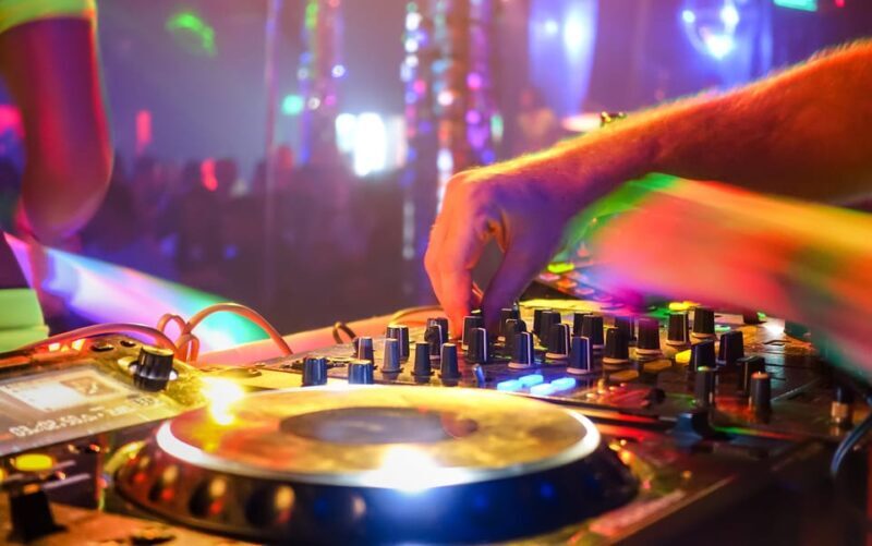 Learn to mix with a professional DJ in Ibiza - An In-Depth Look at the DJ Experience in Ibiza