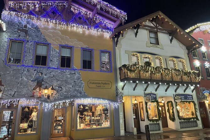 Leavenworth Christmas Lights Tour from Seattle - Wrapping It Up