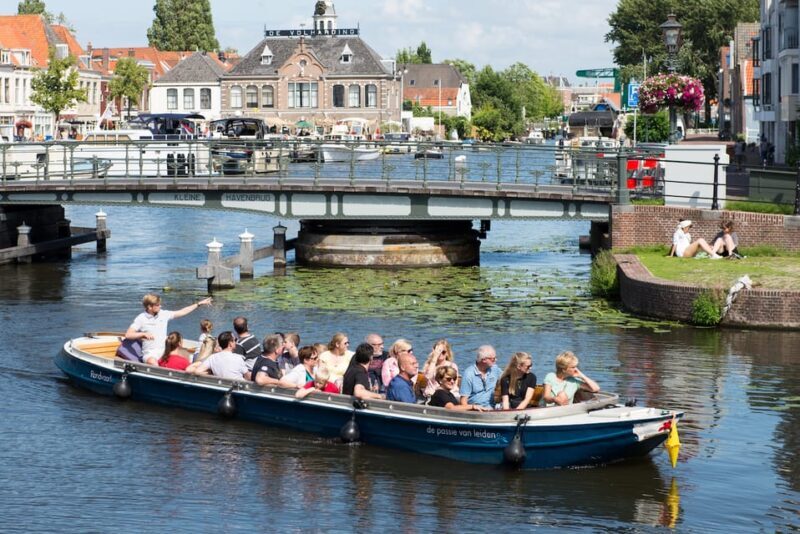 Leiden: Guided City Canal Cruise - FAQ