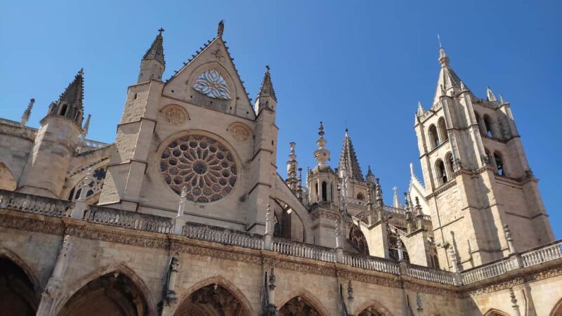 León Cathedral: tour with a local art historian - The Value for Money