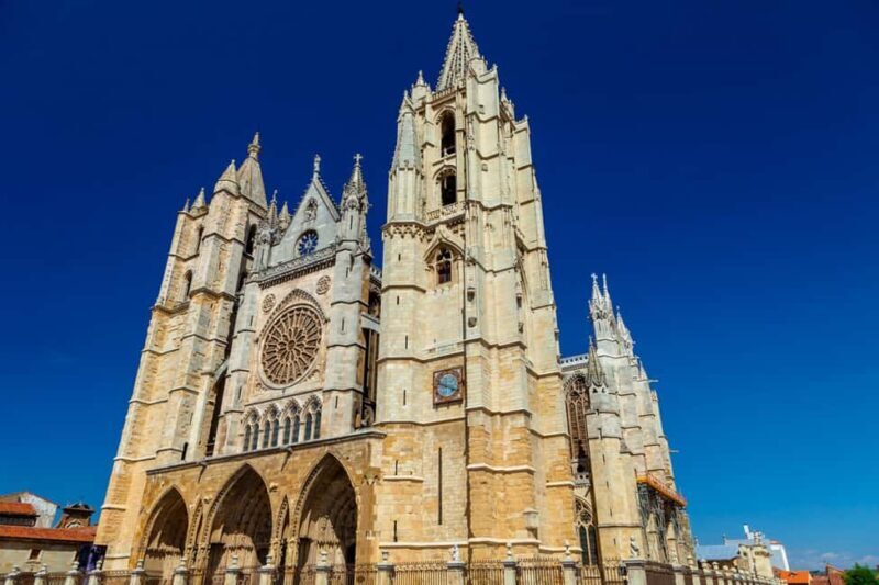León: Guided tour by a local art historian - Detailed Breakdown of the Itinerary