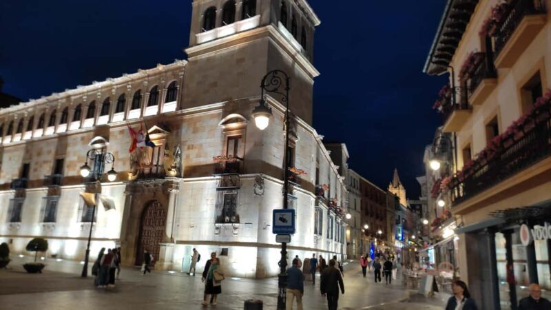 León: Guided tour by a local art historian - FAQ