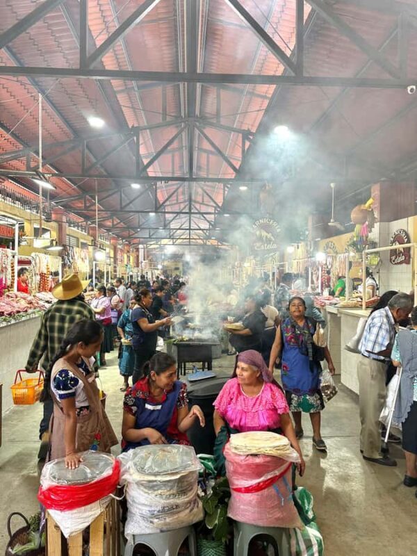 Let's eat at the Tlacolula Market on Sunday and have some Mezcal - Authenticity and Personal Touches