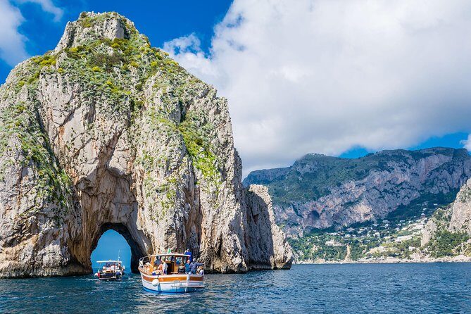 Li Galli Islands and Capri Small Group Boat Tour from Amalfi - Setting the Scene: What to Expect from This Tour