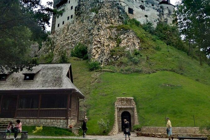 Libearty Bear Sanctuary and Dracula's Castle - Day Tour from Bucharest - FAQ