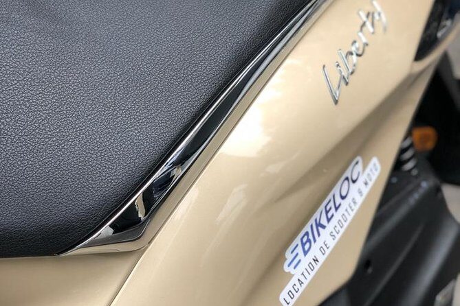 Liberty scooter rental Piaggio 50cc (4T) Paris - Key Points