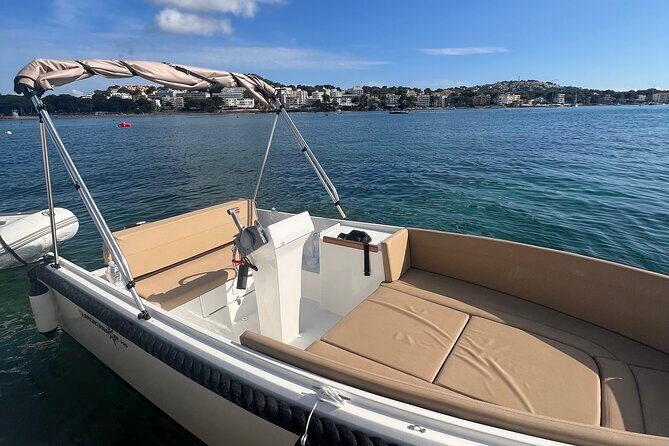 License free boat rental around the coast of santa ponsa - The Experience’s Practical Side