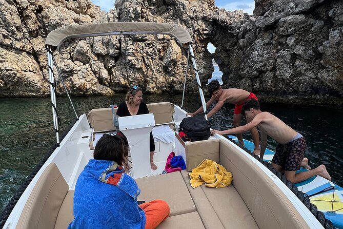 License free boat rental around the coast of santa ponsa - FAQ