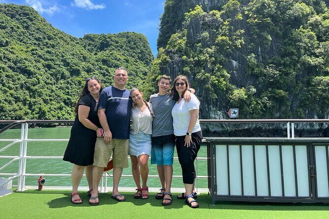 LIGHT CRUISE - Halong Luxury Day Cruise - SMALL GROUP - BEST CARE - Key Points