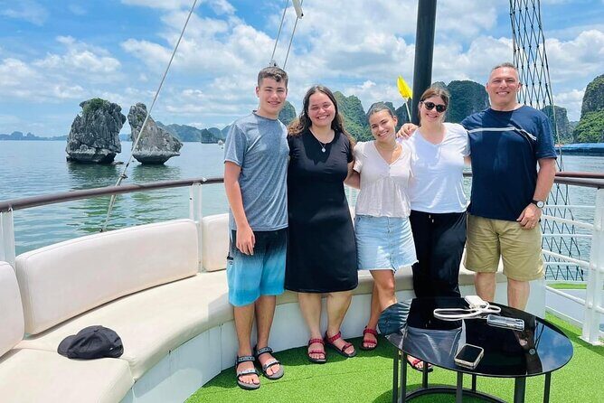 LIGHT CRUISE - Halong Luxury Day Cruise - SMALL GROUP - BEST CARE - The Guides & Service