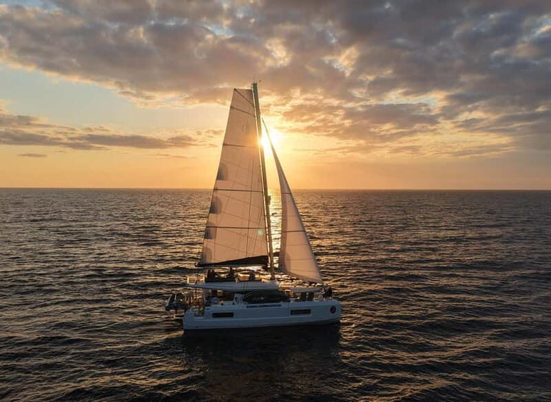 L'Ile-Rousse, Corsica: Gourmet catamaran excursion at sunset - LIle-Rousse, Corsica: Gourmet Catamaran Excursion at Sunset