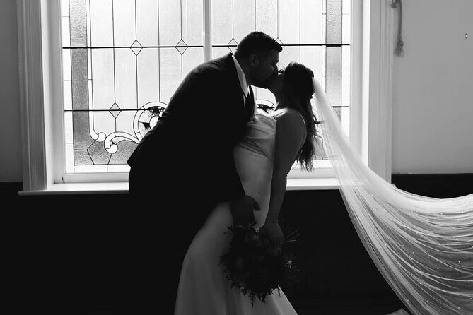 Lincoln MKT Limousine Traverse City Wedding Shuttle - An In-Depth Look at the Experience