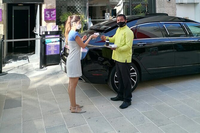 Lincoln Strecth Limousine with Wi Fi on board - An In-Depth Look at the Lincoln Stretch Limousine Experience