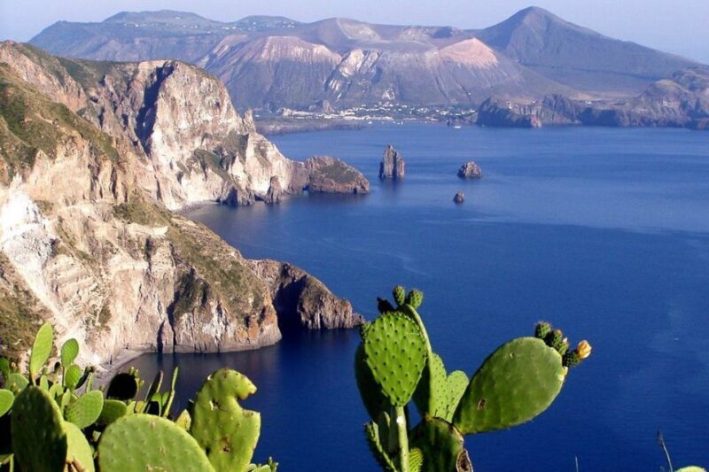 Lipari: Boat Tour of Vulcano Island with Disembarkation Stop - The Experience on the Water