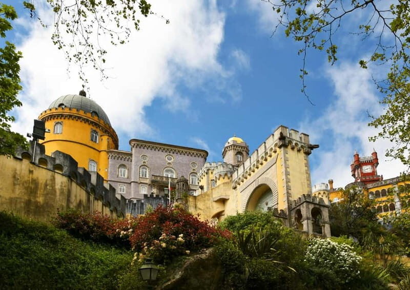 Lisboa: Sintra, Pena, Regaleira, Roca Coast, & Cascais Tour - Cascais: The Charming Fishing Village