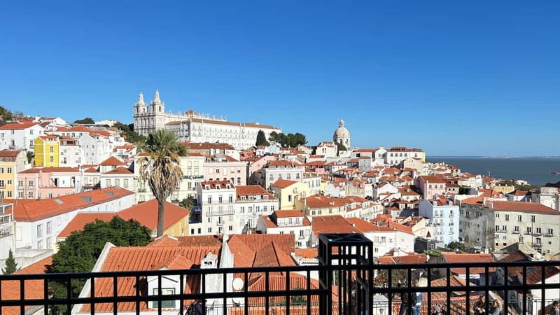 Lisboa: Tuk Tuk ride in Alfama & pick-up you at the hotel. - Key Points