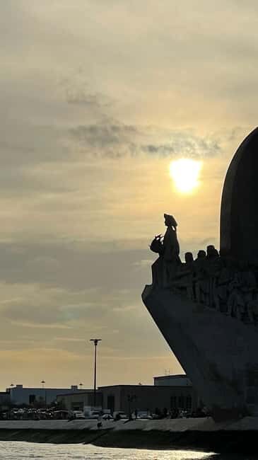 Lisboa:Sunset Sailing Tour at Tagus River with welcome drink - Discover Lisbon from the Water: An Honest Review of the Sunset Sailing Tour at Tagus River