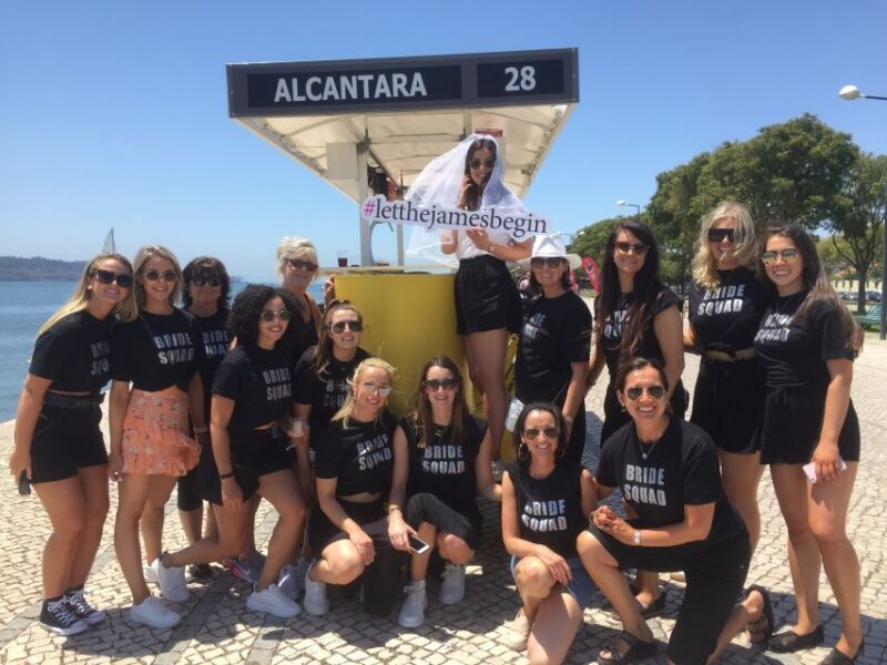 Lisbon: 1-Hour Beer or Sangria Bike Sightseeing Tour - Drinks & Atmosphere