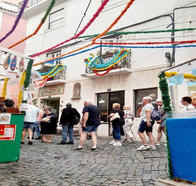 Lisbon: 2 hours Private City Highlights Tuk-Tuk Tour for two - Key Points