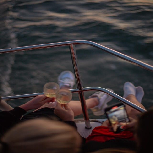 Lisbon 2 Hours Sailing Day Tour and Cruise With Drinks - Who Will Love This Experience?