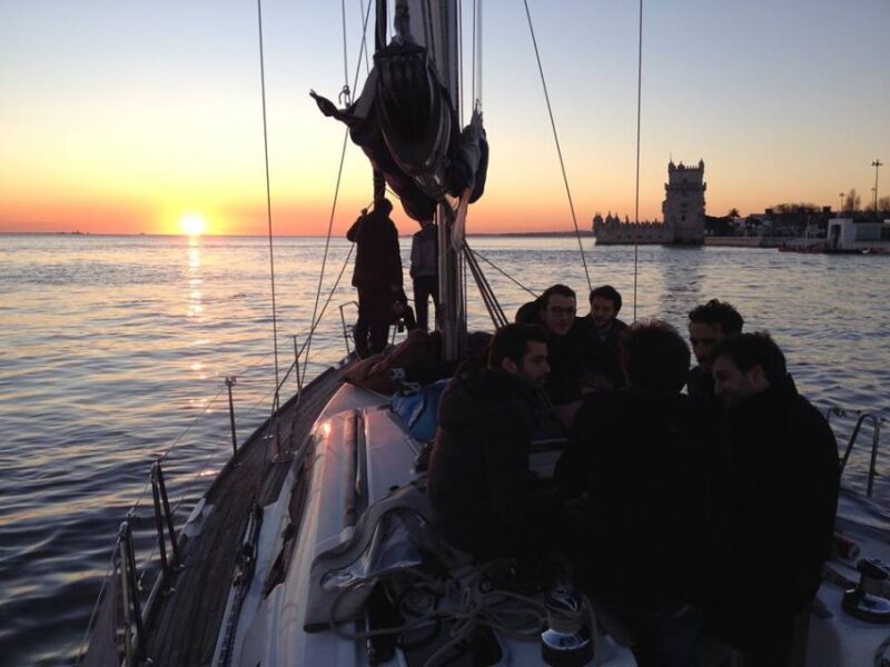 Lisbon 2H Private Tour by SAILBOAT / SAIL or POWER CATAMARAN - Authentic Experiences and Authenticity in the Details