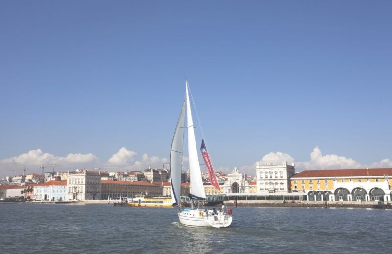 Lisbon 2H Private Tour by SAILBOAT / SAIL or POWER CATAMARAN - FAQ