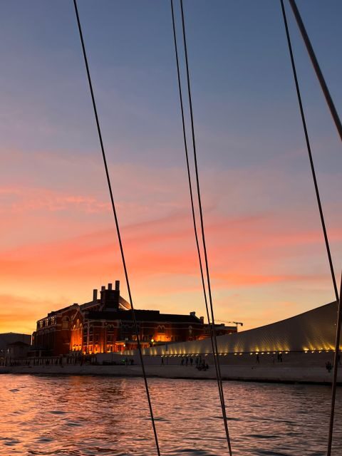 Lisbon: 2H Sunset Boat Cruise Tour with Drinks - Who Will Love This Experience?