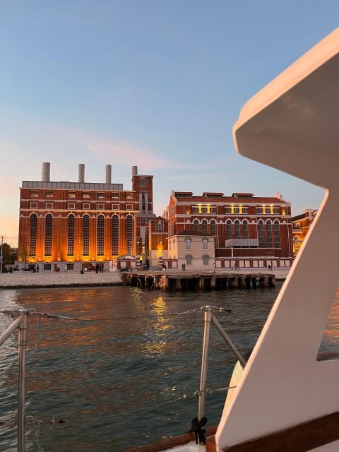 Lisbon: 2H Sunset Boat Cruise Tour with Drinks - The Sum Up