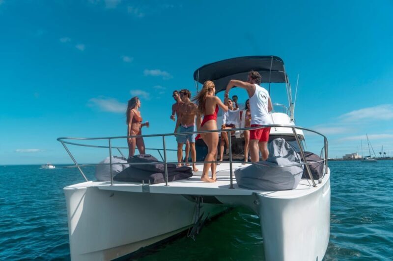 Lisbon: 4h Private Luxury Catamaran Tour with Welcome Drink - Key Points