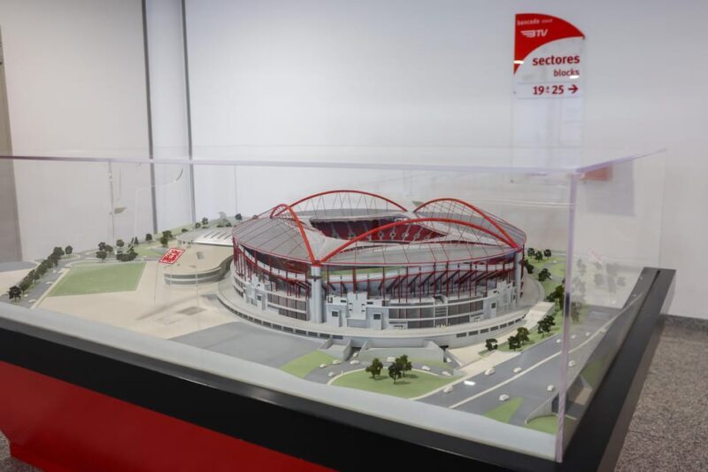 Lisbon: Benfica Luz Stadium Tour with Souvenir Scarf - FAQ