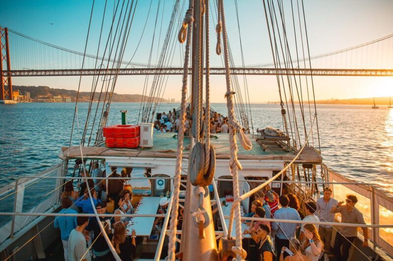 Lisbon Boat Party - Live DJ & Afterparty with VIP Club entry - Key Points