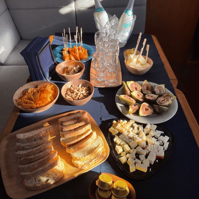 Lisbon: Boat Tour Cruise Vintage or Lux Sailboat w/ Drinks - What to Expect Onboard