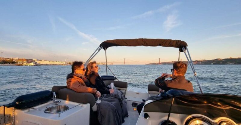Lisbon: Boat Tour with Champagne - Key Points