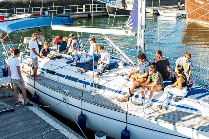 Lisbon boat tour with drinks - FAQ