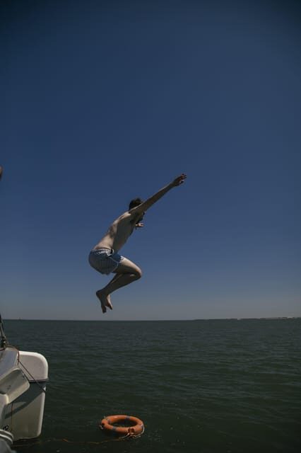 Lisbon: Catamaran Boat Party with Music, Open Bar & Dives - FAQ