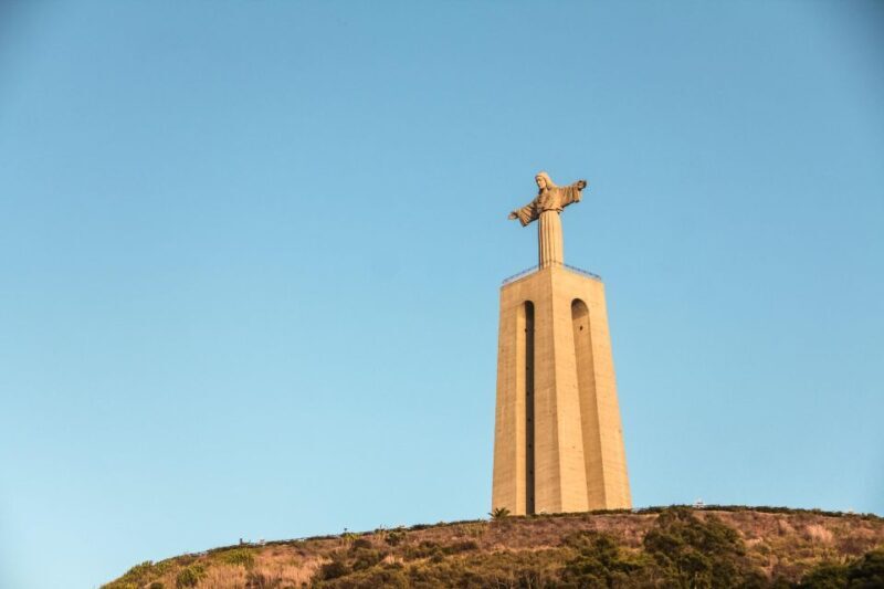 Lisbon: Cruise to the Beach with BBQ, Open Bar and Music - Relaxing Return Journey