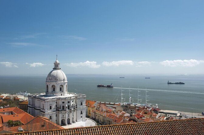 Lisbon Day Boat Tour with wine and guided tour - Key Points