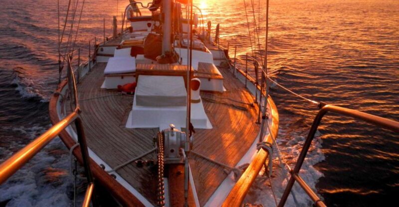 Lisbon: Daylight or Sunset on a Vintage Sailboat - What to Expect on the Tour
