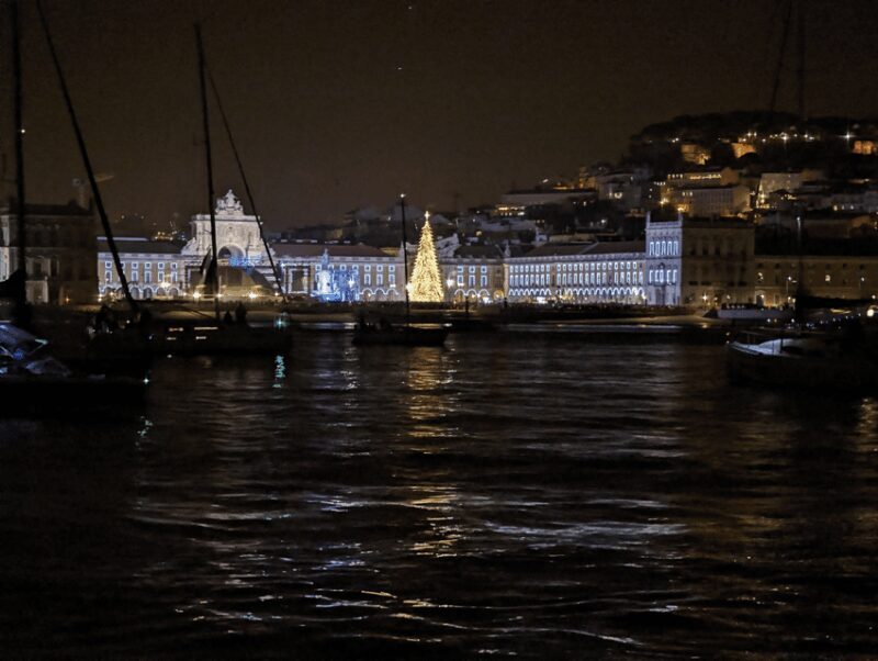 Lisbon: Dazzling New Year's Private Boat Tour (2h) - Key Points