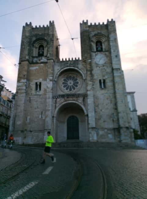 Lisbon: Early Morning Running Tour with Breakfast - Why This Tour Works