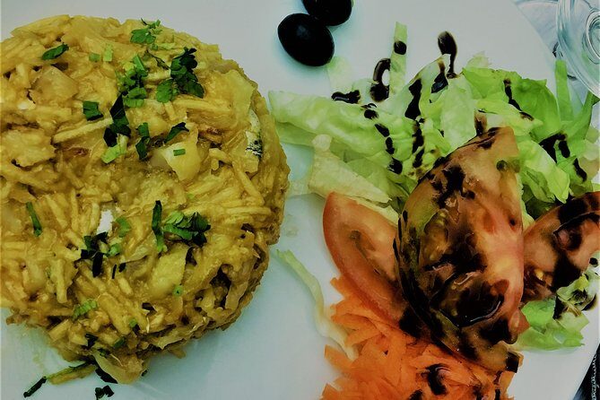 Lisbon Fado Experience: Walking Tour, Dinner and Live Music Show - The Musical Performance and Dinner