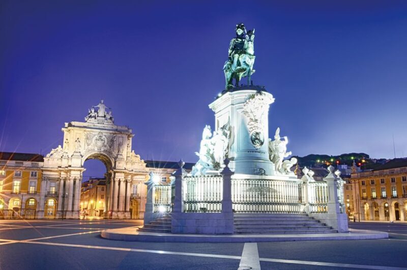 Lisbon: Fado Night Tour Dinner & Show - Key Points