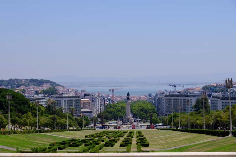 Lisbon Full Day Experience on comfortable minivan - Key Points