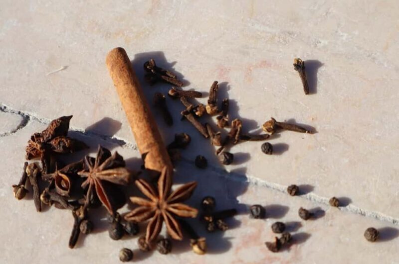 Lisbon: Guided olfactory and historical tour - Analyzing the Value