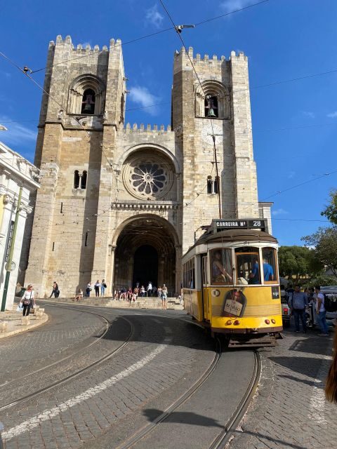 Lisbon: Half Day Complete City Highlights Tour by Tuk Tuk - FAQs